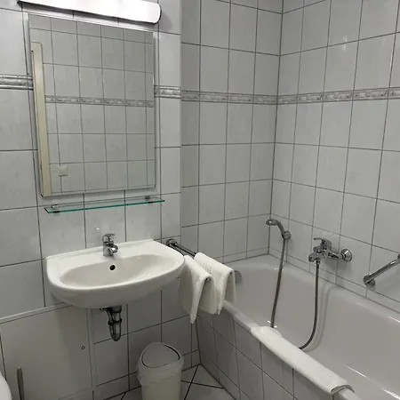 33- Mit Balkon * Zempin